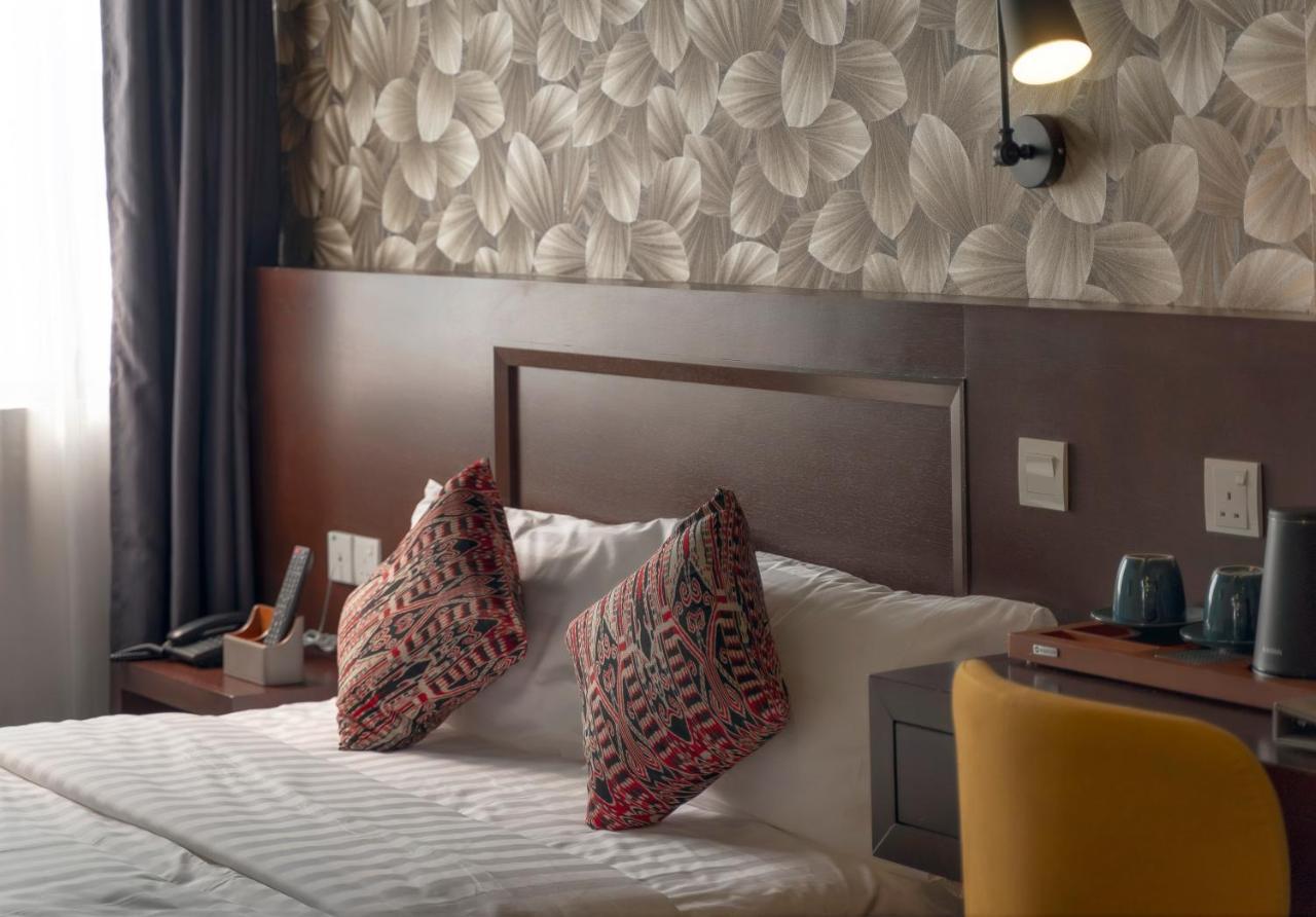 Deluxe Queen Room with Entertainment Channels,1297742557:JPEG